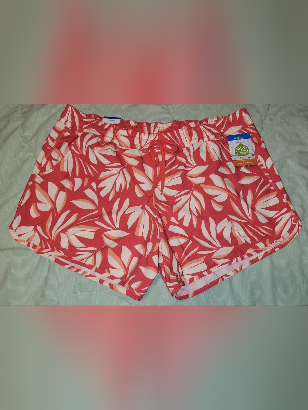 NWT Columbia Women’s Bogata Bay Coral Leaf Print Stretch Short